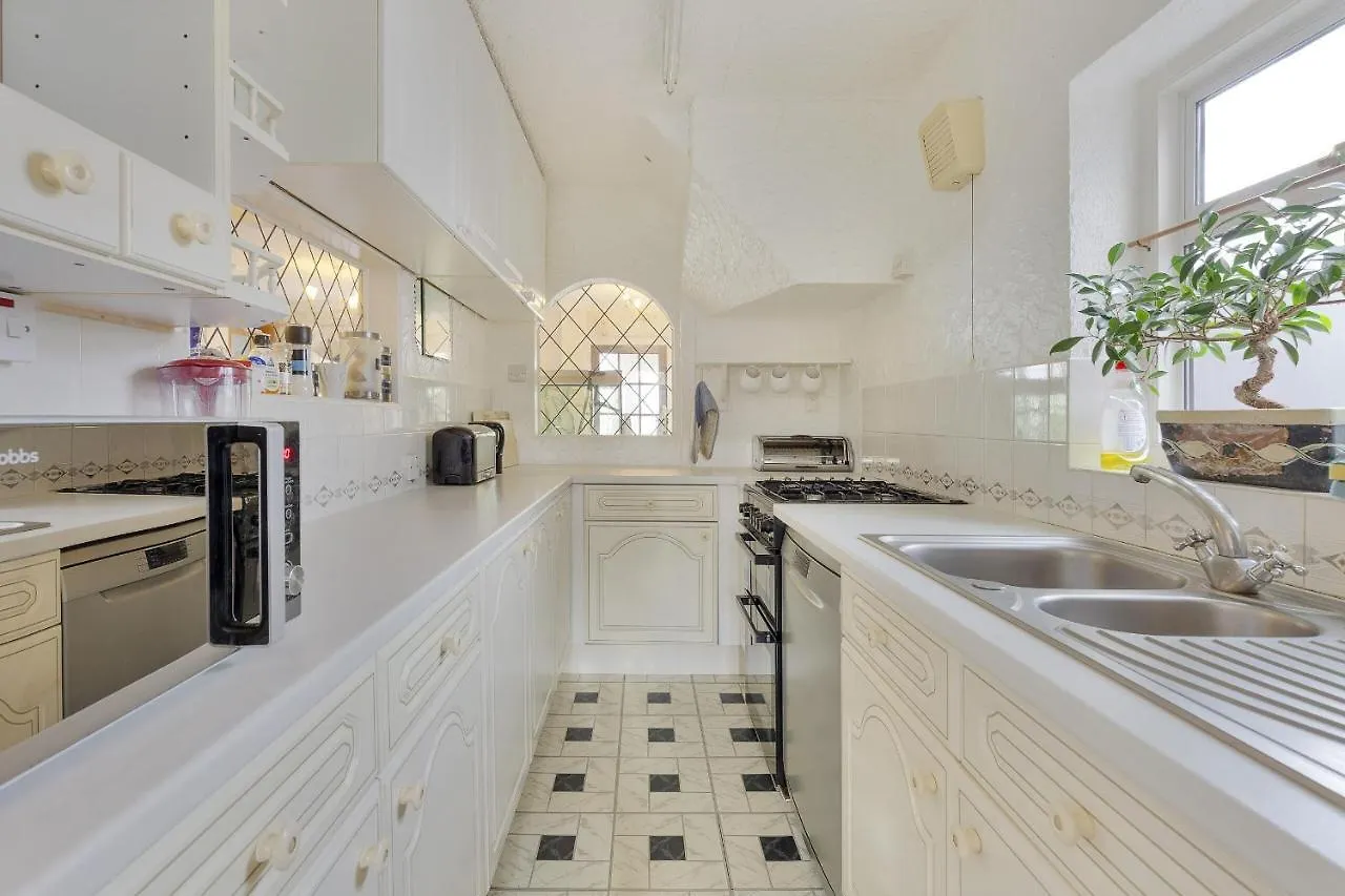 Goshawk Gardens Apartment Hayes